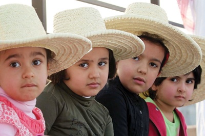 مزرعة الجنادرية.. أجواء تداعب الذاكرة بـ «التشويك» و«التكريب»