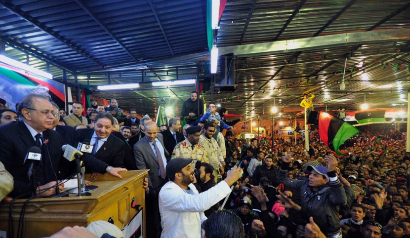 الليبيون يحتفلون بالذكرى الأولى لثورتهم مع استمرار التوتر - فيديو