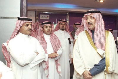 وفد من مسؤولي «الخارجية» يطلع على إمكانات مجموعة الاتصالات السعودية