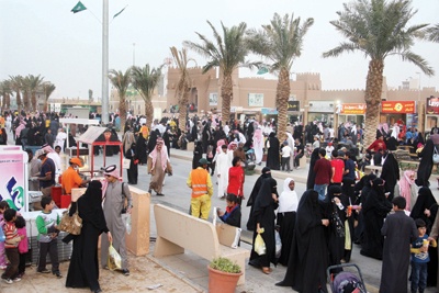 متعب بن عبد الله: لا تجاوزات في الجنادرية .. وأمن الوطن خط أحمر - فيديو