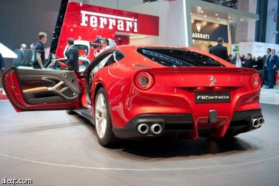 معرض جنيف للسيارات يفتح أبوابه للزوار "صور و فيديو"