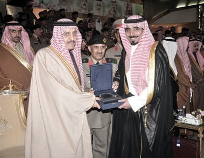 نائب وزير الداخلية يكرم شركة الغزالي للتجارة