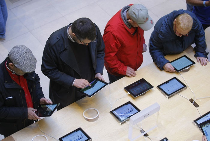 بدء بيع جهاز الآي باد 3 في العالم - فيديو