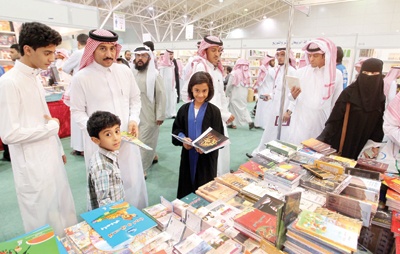 أي مؤشر نقرأ في الإقبال على معرض الكتاب .. الاستهلاك أم الوعي؟