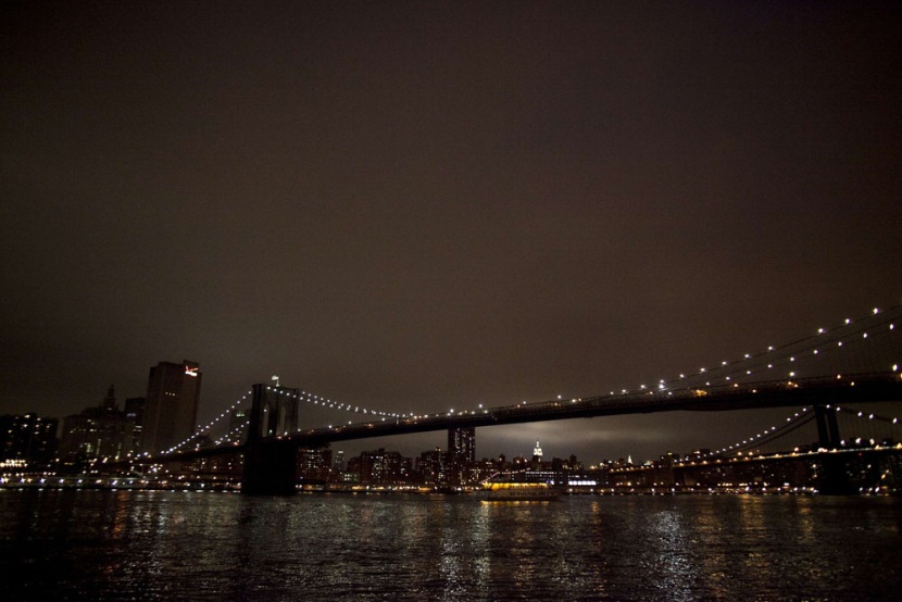 العالم بلا أضواء في ساعة الأرض "صور و فيديو"