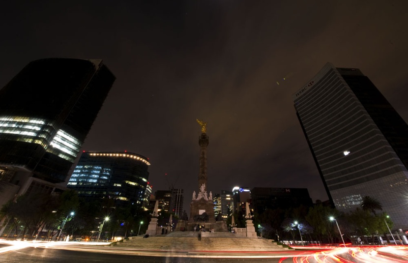 العالم بلا أضواء في ساعة الأرض "صور و فيديو"