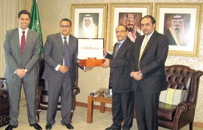 «ساب» يلتقي الطلبة السعوديين ويزور الملحق الثقافي في لندن