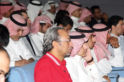 مقيمون يعرضون مشاكلهم التجارية.. وسعوديون: مشكلتنا دخولكم في الأعمال كافة