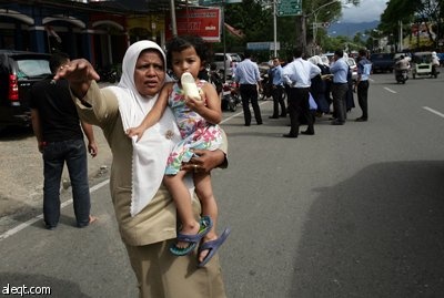 رئيس اندونيسيا : حتى الآن لا يوجد وفيات جراء الزلزال .. وإندونيسيا ترفع التحذير من موجات تسونامي - فيديو