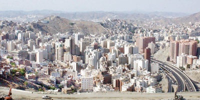 300 برج سكني قائم في «عزيزية مكة».. وتوقعات بتغيير «مركزية الحرم»