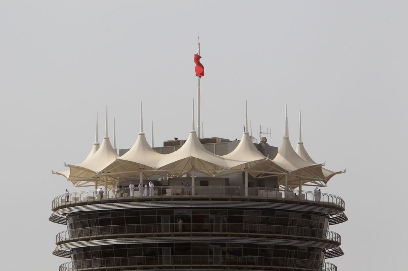 إطلاق سباق " الفورمولا 1 " في حلبة البحرين الدولية وسط حضور كثيف - فيديو