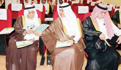 وزير الدفاع: نحن نعيش في بلد الخير والتلاحم والتعاون - فيديو