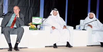 «الإسكان»: وضع حلول لخفض أسعار الأراضي - فيديو