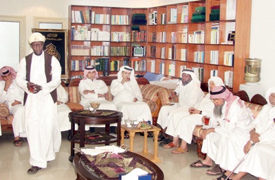 شاعر يطالب الأديب الخطراوي بأن يفترش ظل نخلة في «عوالي» المدينة المنورة