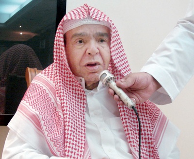 شاعر يطالب الأديب الخطراوي بأن يفترش ظل نخلة في «عوالي» المدينة المنورة