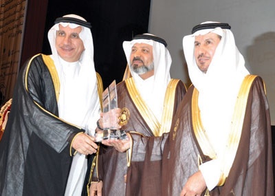 وزير الصحة يكرِّم البنك العربي