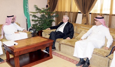 «سابك» تدعم الأبحاث العلمية في جامعة البترول وتؤكد مواصلة الاستثمار في التقنية والابتكار