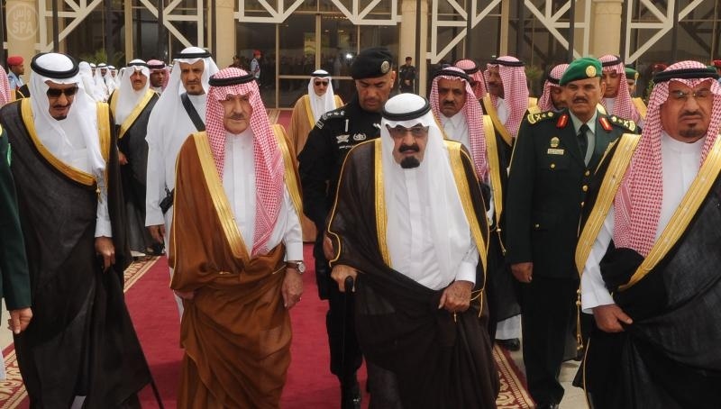 خادم الحرمين يصل إلى جدة - فيديو