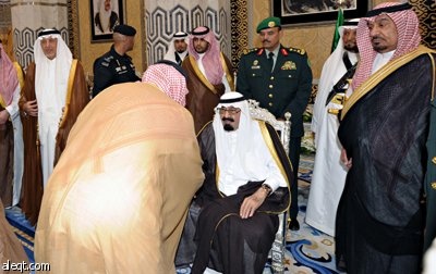 خادم الحرمين يصل إلى جدة - فيديو