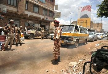 96 قتيل و 300 جريح في التفجير الانتحاري في صنعاء - فيديو