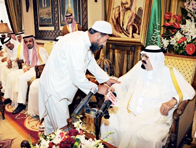 21 مواطنا ومقيما يقبلون شفاعة الملك - فيديو