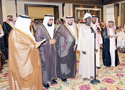 21 مواطنا ومقيما يقبلون شفاعة الملك - فيديو