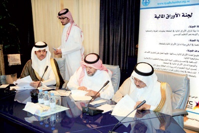 غرفة الرياض وكرسي سابك يوقعان مذكرة تعاون لدراسة الأسواق المالية