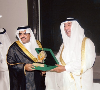 رئيس الهيئة السعودية للحياة الفطرية يكرّم «المراعي»