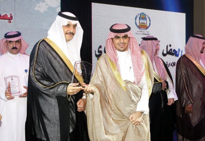 أمير الشرقية يكرم «العبد الكريم» القابضة لرعايتها حفل التربية والتعليم