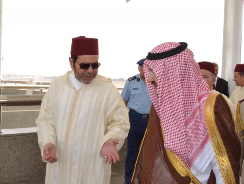 جموع المسلمين يؤدون صلاة الميت على الأمير نايف بن عبدالعزيز - فيديو