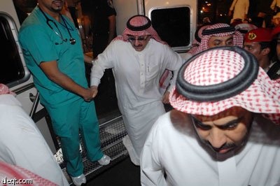 جموع المسلمين يؤدون صلاة الميت على الأمير نايف بن عبدالعزيز - فيديو