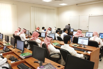 21 ألف طالب وطالبة استفادوا من برنامج المنح الدراسية الداخلية