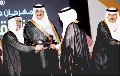 محمد بن فهد يكرم «الأولى» لرعايتها «صيف الشرقية» رسميًّا