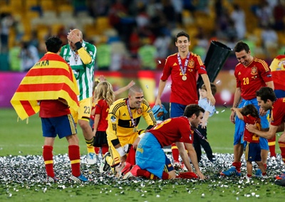 مشجعو ايطاليا يشعرون بالصدمة بعد الهزيمة "المذلة" في نهائي اوروبا - فيديو