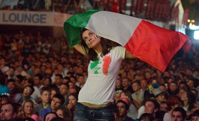 مشجعو ايطاليا يشعرون بالصدمة بعد الهزيمة "المذلة" في نهائي اوروبا - فيديو