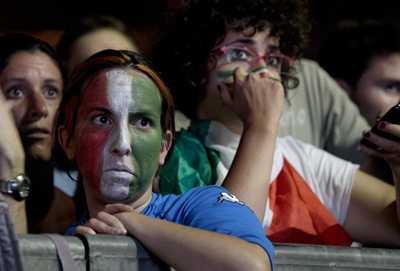 مشجعو ايطاليا يشعرون بالصدمة بعد الهزيمة "المذلة" في نهائي اوروبا - فيديو