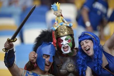 مشجعو ايطاليا يشعرون بالصدمة بعد الهزيمة "المذلة" في نهائي اوروبا - فيديو