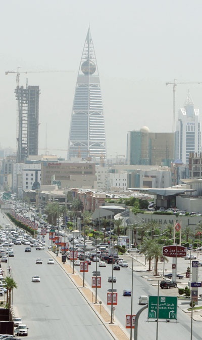 وزير المالية يحذِّر من توجيه «الرهونات» إلى السلع الاستهلاكية