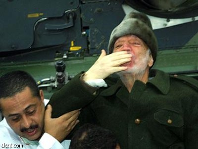 معهد سويسري يعثر على آثار سام في مقتنيات ياسر عرفات - فيديو