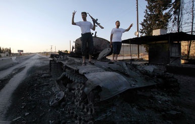 مناف طلاس في أول ظهور بعد انشقاقه يدعو الجيش لرفض النهج الإجرامي للنظام