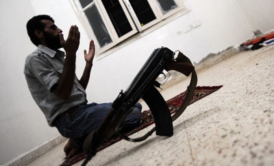 مناف طلاس في أول ظهور بعد انشقاقه يدعو الجيش لرفض النهج الإجرامي للنظام