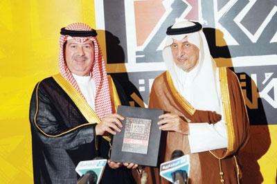 أمير مكة المكرمة يكرّم «الأهلي» لرعايته سوق عكاظ
