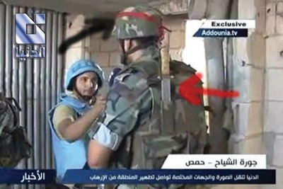 لبنانيون يشاهدون على التلفزيون جثة والدتهم بين الضحايا