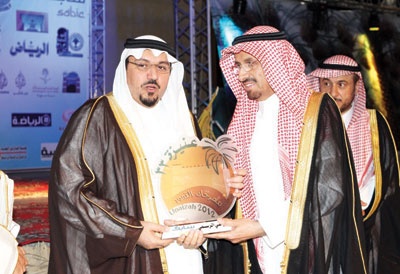 تكريم «سابك» لرعايتها مهرجان التمور في عنيزة