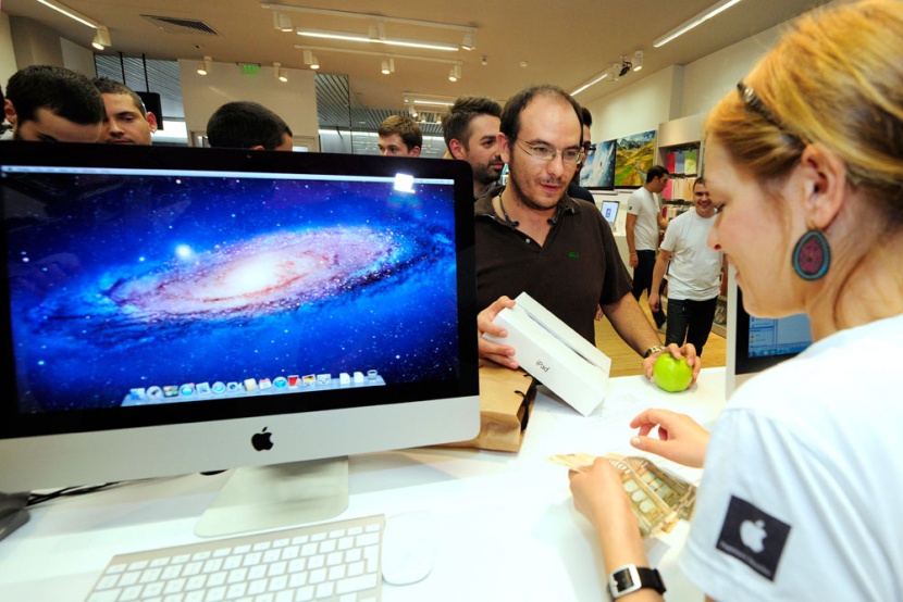 طوابير في سيدني وطوكيو لاستقبال هاتف أبل الذكي الجديد اي فون 5  "صور و فيديو"