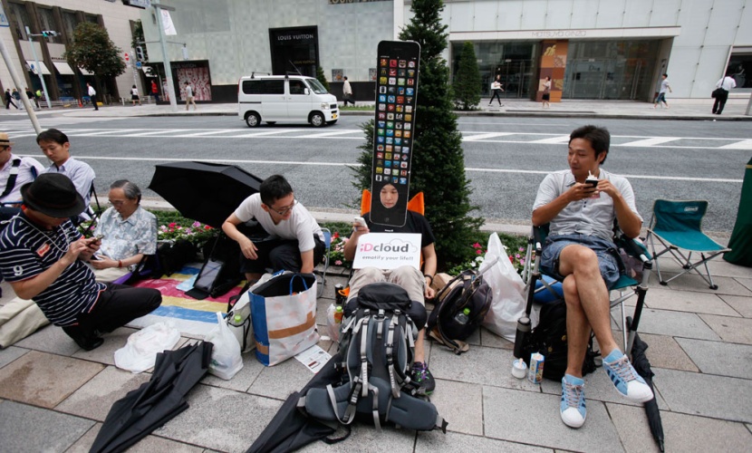 طوابير في سيدني وطوكيو لاستقبال هاتف أبل الذكي الجديد اي فون 5  "صور و فيديو"