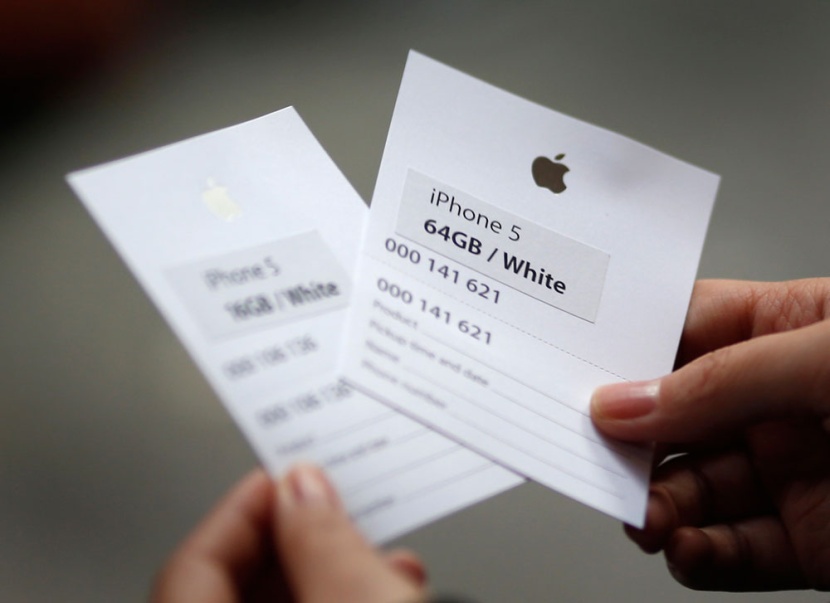 طوابير في سيدني وطوكيو لاستقبال هاتف أبل الذكي الجديد اي فون 5  "صور و فيديو"