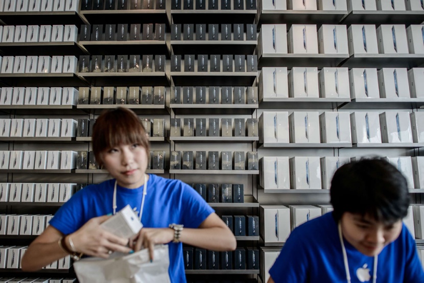 طوابير في سيدني وطوكيو لاستقبال هاتف أبل الذكي الجديد اي فون 5  "صور و فيديو"