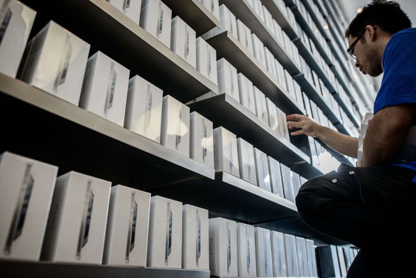 طوابير في سيدني وطوكيو لاستقبال هاتف أبل الذكي الجديد اي فون 5  "صور و فيديو"