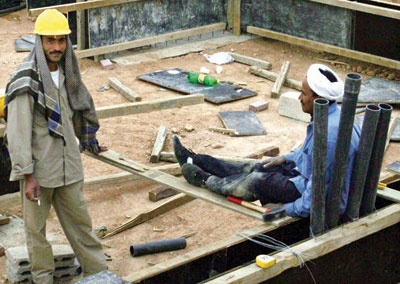 ترقُّب لائحة الأنظمة العقارية الجديدة يدفع للإحجام عن البناء في الرياض